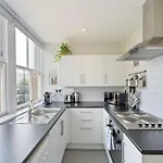 Spacious & Bright Oasis In Old Street