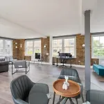 Spacious & Bright Oasis In Old Street
