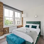 Spacious & Bright Oasis In Old Street