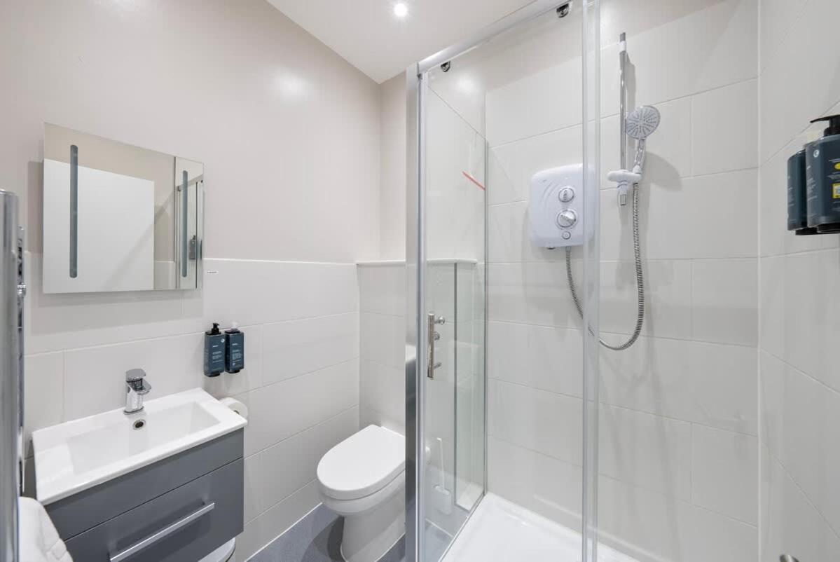 Spacious & Bright Oasis In Old Street