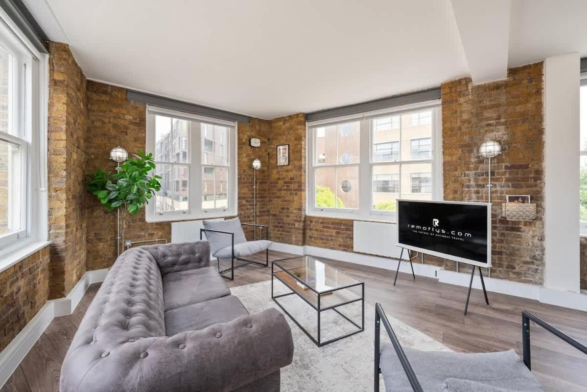 Spacious & Bright Oasis In Old Street Londra