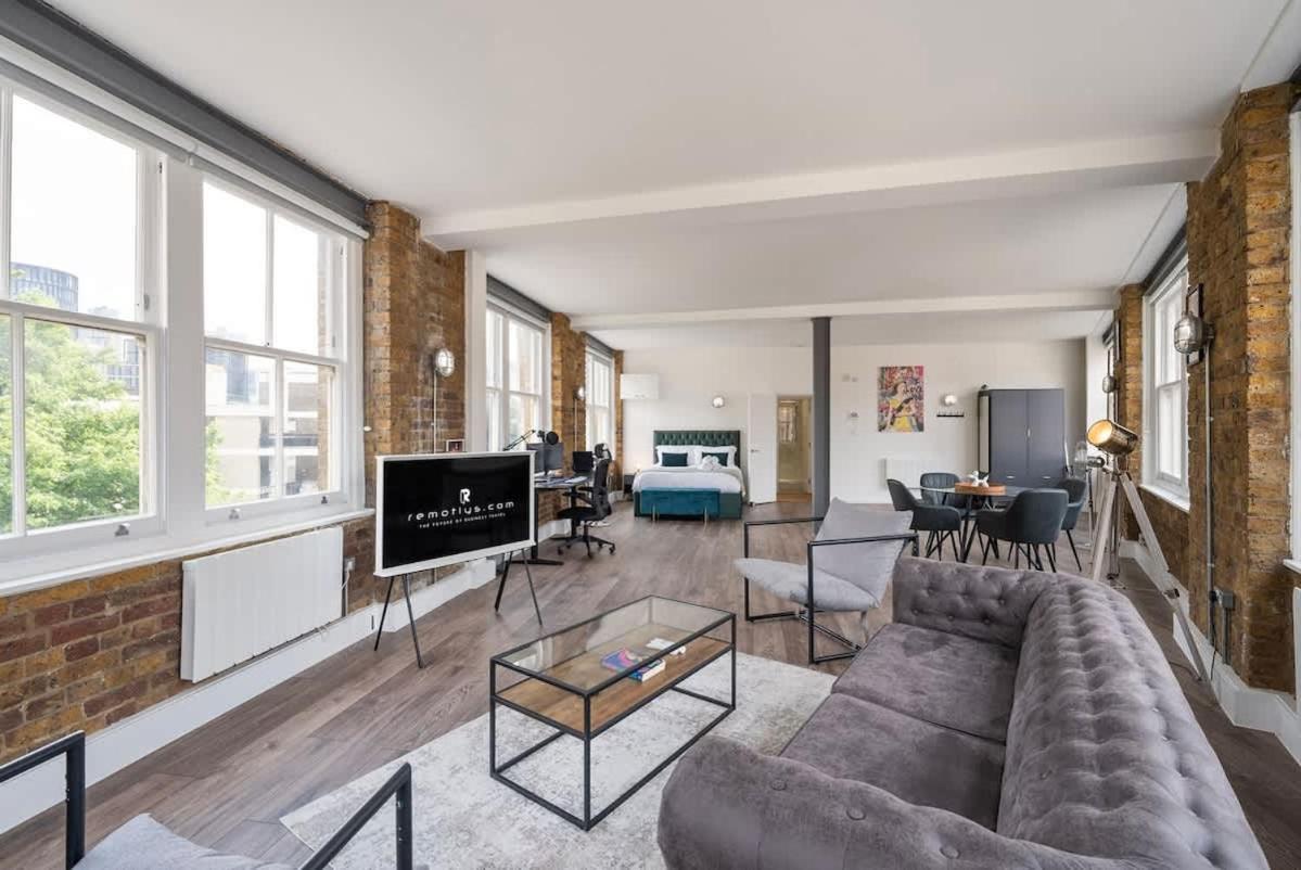 Spacious & Bright Oasis In Old Street *